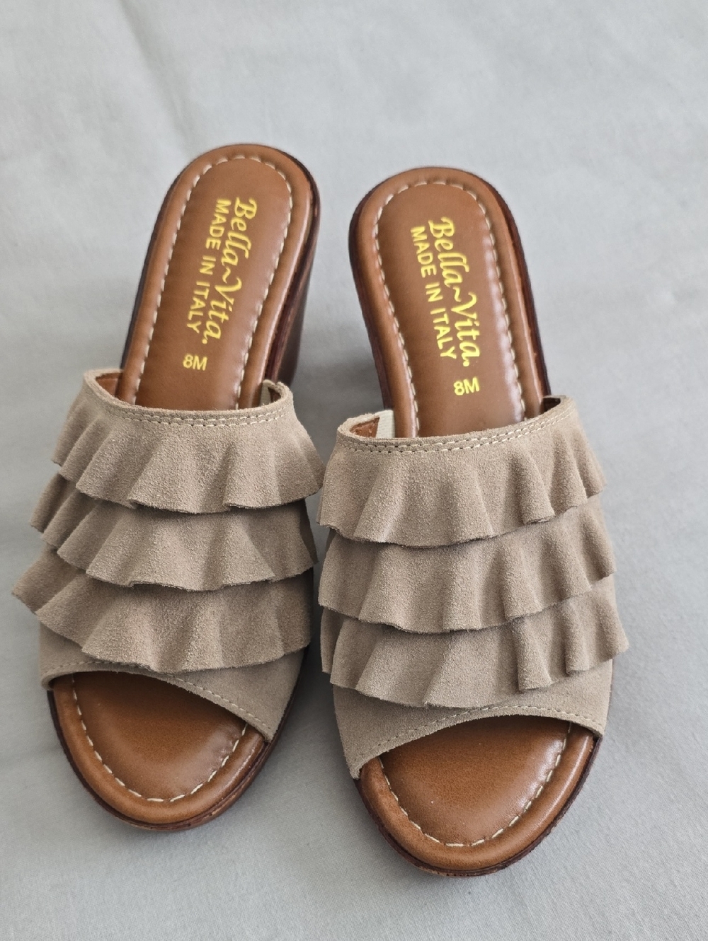 🐚Bella Vita Taupe Ruffle Suede Slide Sandals NWOT